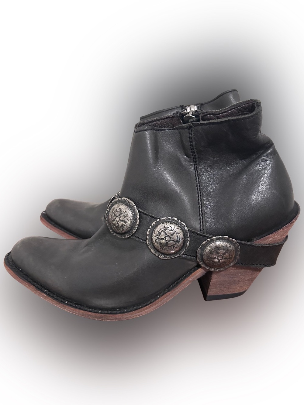 LIBERTY Black Leather Gunmetal Gray Ankle Booties Silver Conchos Cowboy Boots 8